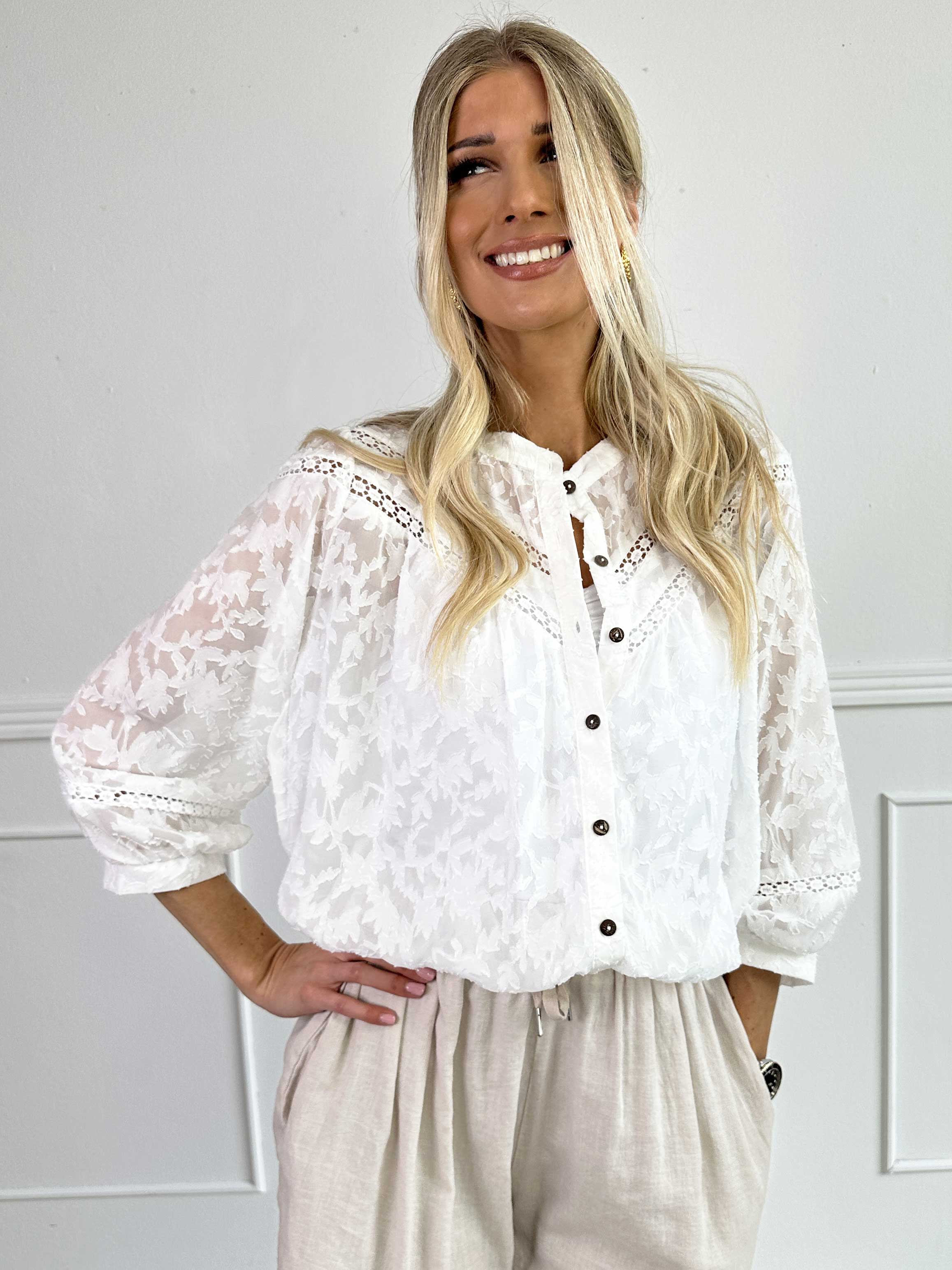 Brienne - Sød blondetunika med broderinger